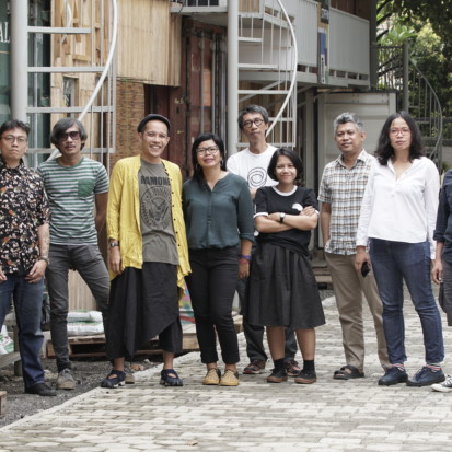 Ruangrupa group gathered outside of a building. Friendly athmosphere.